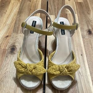 Violet & Red Yellow Daisy Wedge Sandal